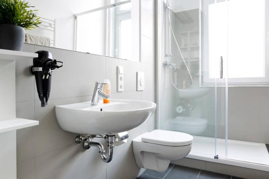 Sc 06 By Rockchair Apartments L Superhost Status L 4 Bedrooms Boxspringbeds 2 Bathrooms Balcony Elevator - Cozy Family & Business Flair Welcomes You! Berlin Exterior foto